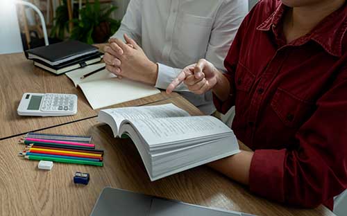 香港留学和英国留学费用对比表