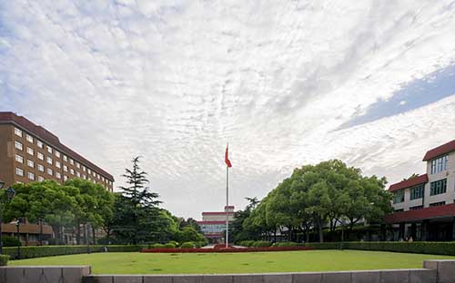 意大利马兰欧尼学院申请条件，雅思要求