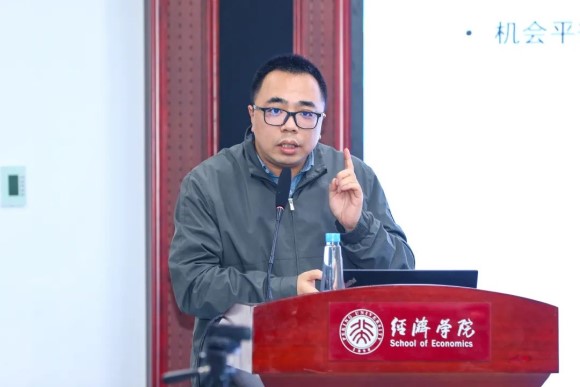 纪念政治经济学之父诞辰300周年！北京大学经济学院与格拉斯哥大学亚当-斯密商学院签订合作备忘录